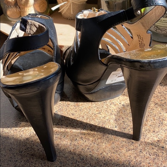 Michael Kors Platform Heel 😍 - Picture 3 of 5